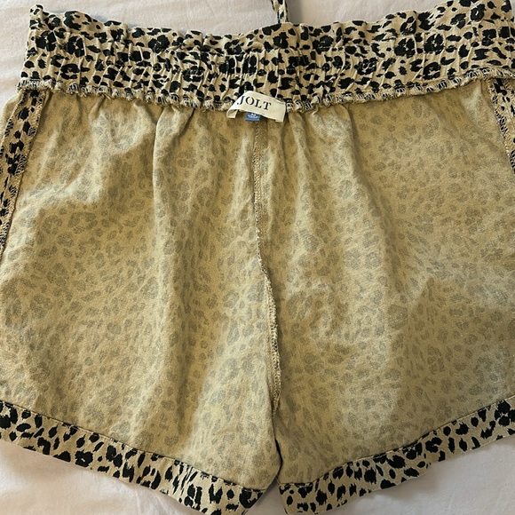 Jolt leopard print shorts. Size Medium - Picture 6 of 8